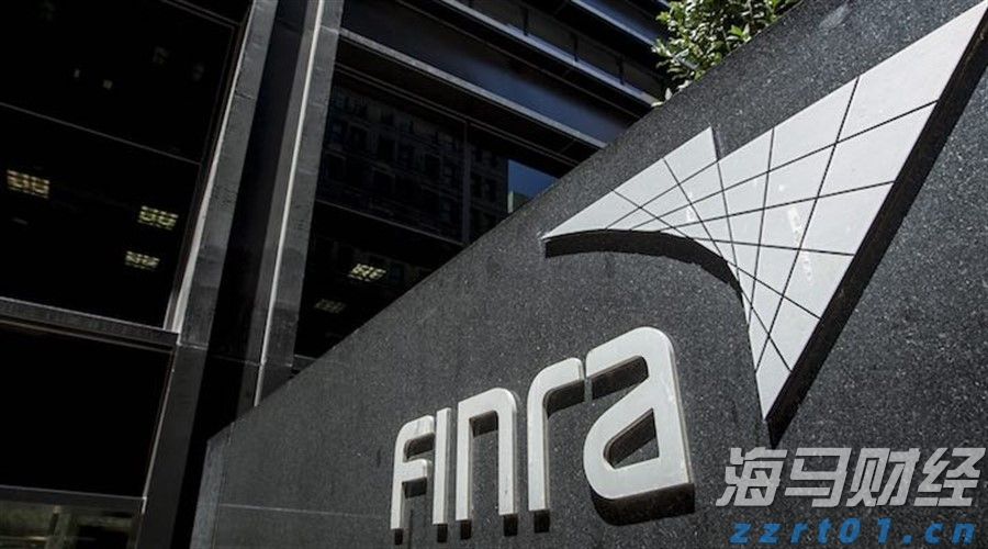 湛江边检站保障40万吨级转子帆加装船安全靠泊